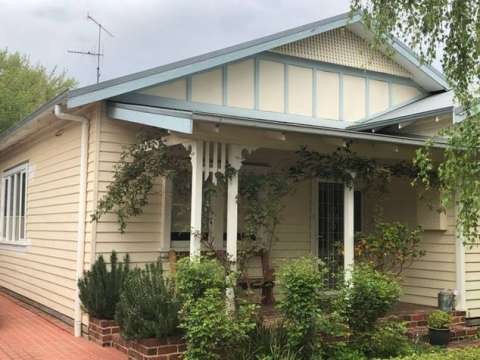 Residential dwelling on Rea Street, Shepparton - a 2017/2018 grant recipient - replacement of weatherboards and external painting.