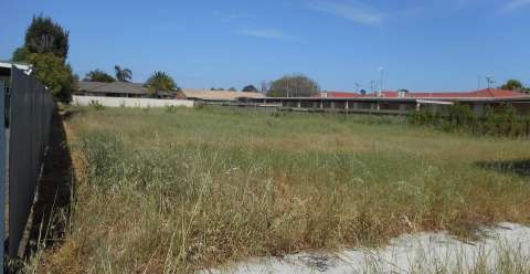 Vacant residential land should reduce fuel loads to minimise fire risk to neighbouring properties. 
