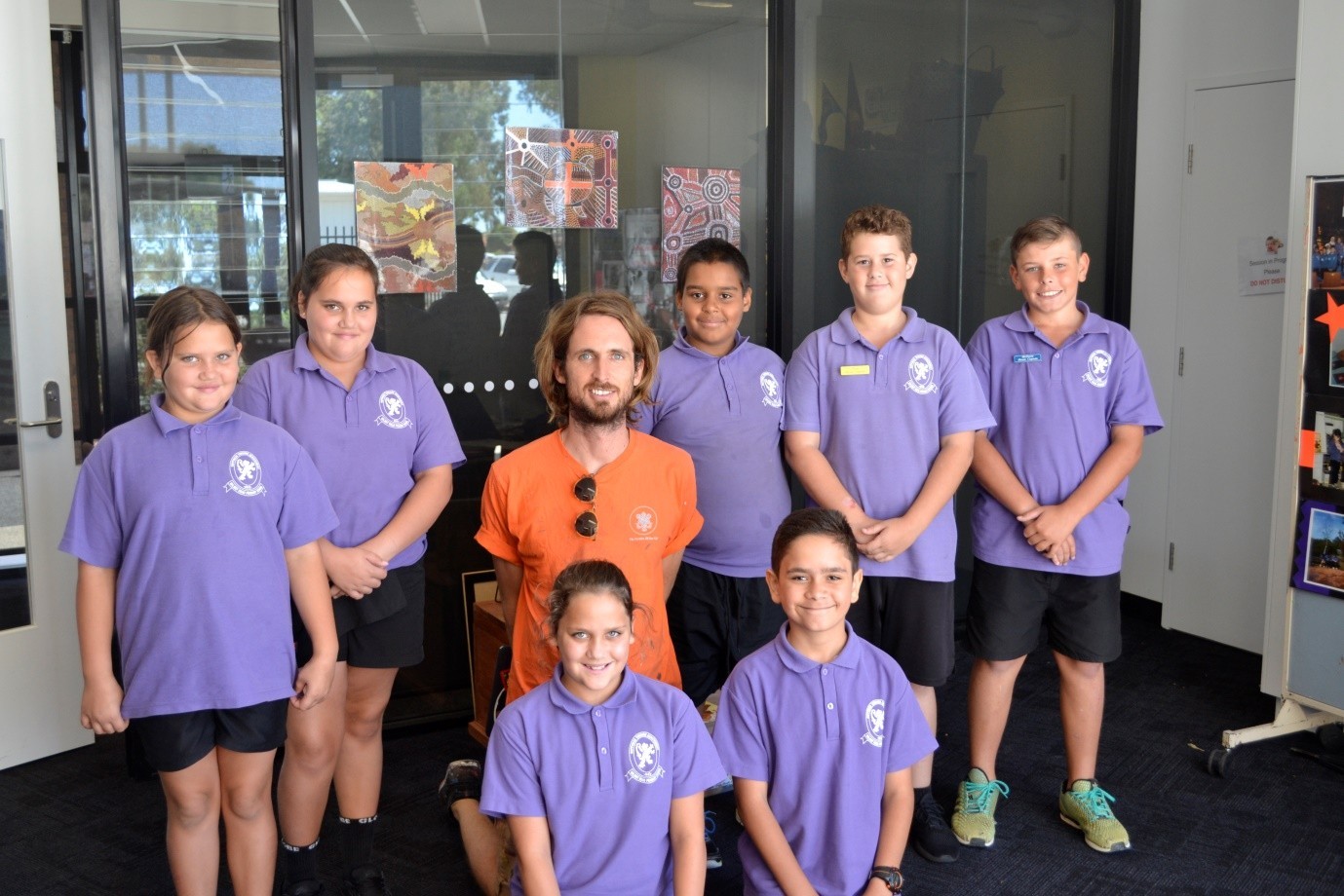 Street artist shares story with school children - Greater Shepparton ...