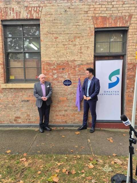 Greater Shepparton City Council Mayor, Cr Shane Sali and Heritage Advisory Committee Member John Dainton unveiling the plaque.